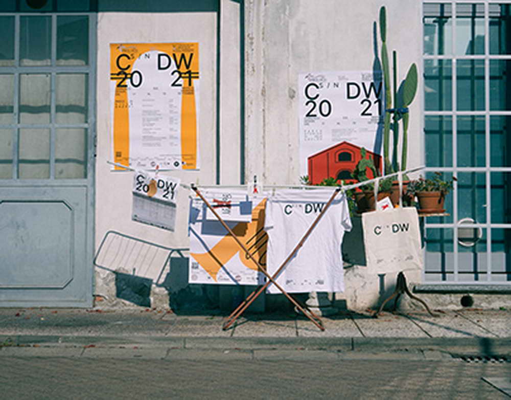 Форум русофобов, горилка в украинской школе, слон и Павел: утренний кофе с EADaily